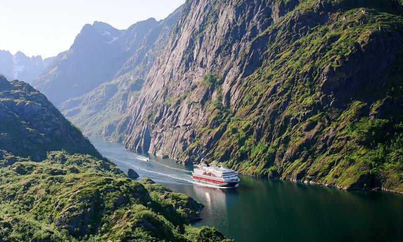 Hurtigruten's fleet consists of 13 ships operating along 34 ports along the Norwegian coast. Photos: Nordnorge. luxury fjord cruise Norway hurtigruten