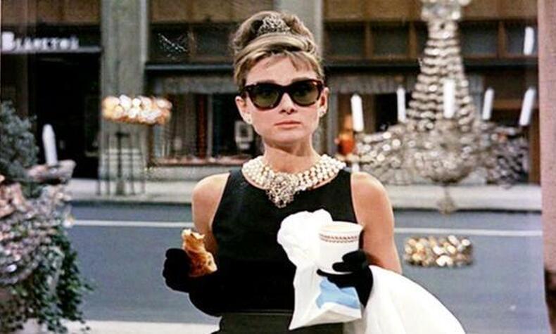 In one of the most evocative scenes of the film, Audery Hepburn has breakfast at dawn while gazing at the Tiffany's window. audrey hepburn breakfast with diamonds