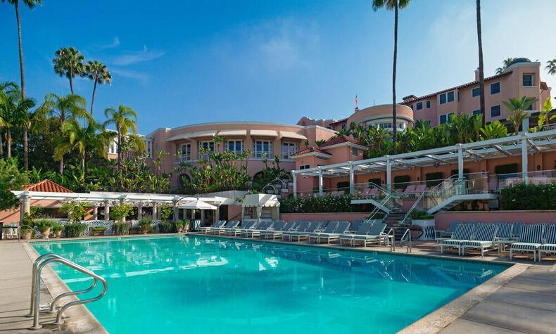 "The Sand and Pool Cool" has been the setting for movies and baths of legendary Hollywood stars. Photo: Beverly Hills Hotel. beverly hills hotel los angeles