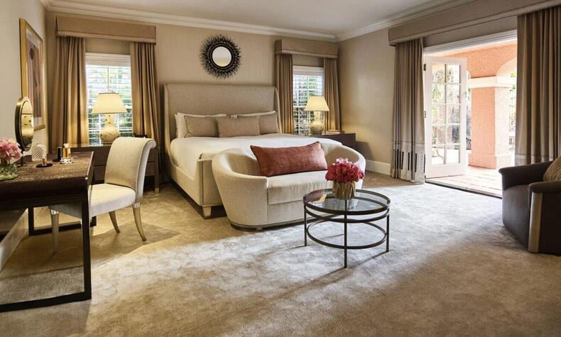 Light and relaxing tones characterize the interior design of one of the most iconic hotels in the world, known as "The Pink Palace". beverly hills hotel los angeles