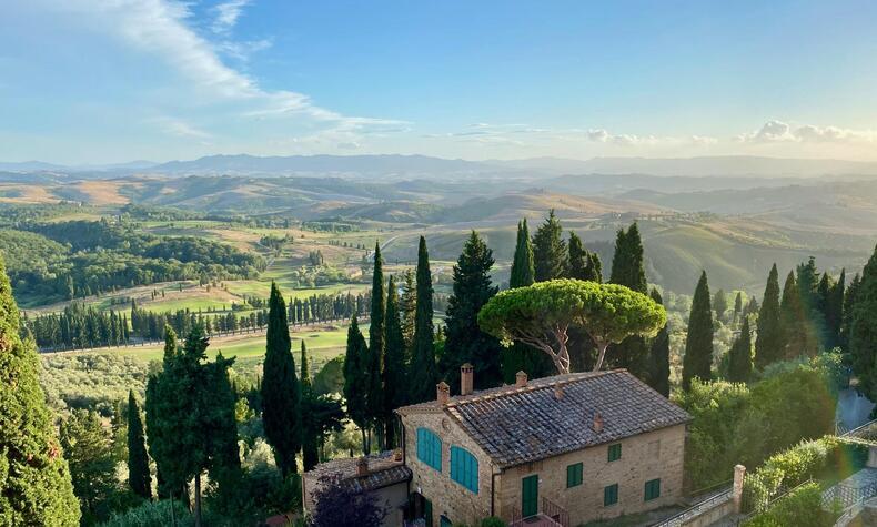 Frances Mayes recalls in this book the landscapes, habits and poetry of her daily life in Cortona. Photo: Moira Raffaella. travel tuscany italy