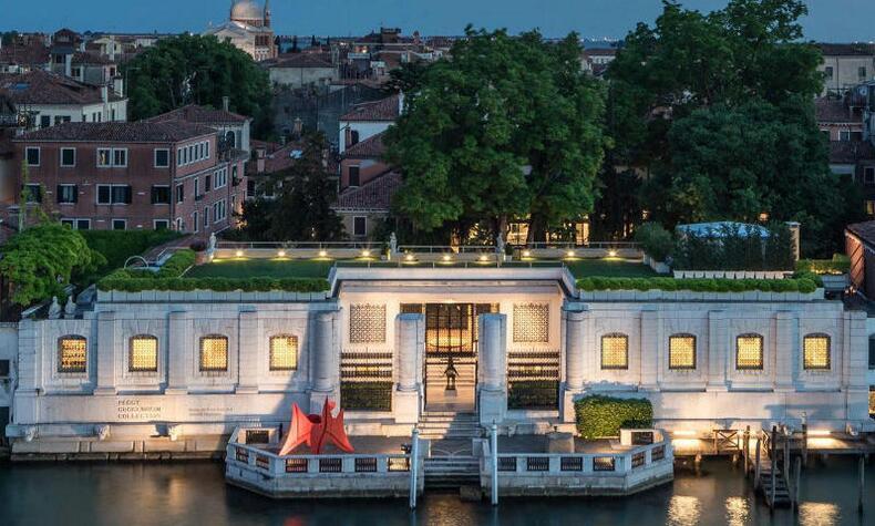 The Venier dei Leoni palace, built in the 17th century, was the home of Peggy Guggenheim and today contains her entire art collection that she bequeathed to the city of Venice. vernier dei leoni palace