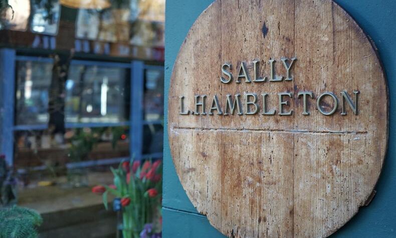 Sally Hambleton has been creating and designing the most beautiful bouquets for 20 years from her workshop store, located in Gabriel Lobo street in Madrid sally hambleton design flowers luxury madrid