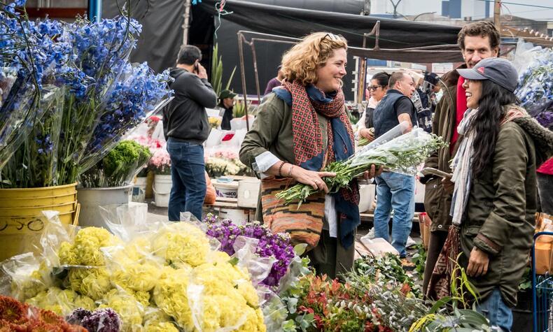 On her trip to Colombia, Sally visited different flower markets in this country, which is one of the main rose producers in the world. Photos: Patricia Semir sally hambleton floral design travel colombia