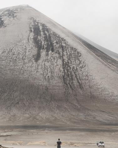 It is believed that it was the glow of the Yasur volcano during an eruption that apparently attracted Captain James Cook in 1774 to the shores of Vanuatu. Photo: Fabio Hanashiro. mount yasur vanuatu