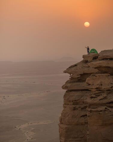 The trip from Riyadh to the "Edge of the world" takes about 90 minutes by car. Once there, you can choose from several routes to reach the top. edge of the world saudi arabia