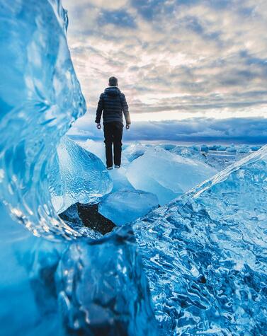 Iceberg in the Jökulsárlón lagoon. Photo by Joshua Earle on Unsplash.