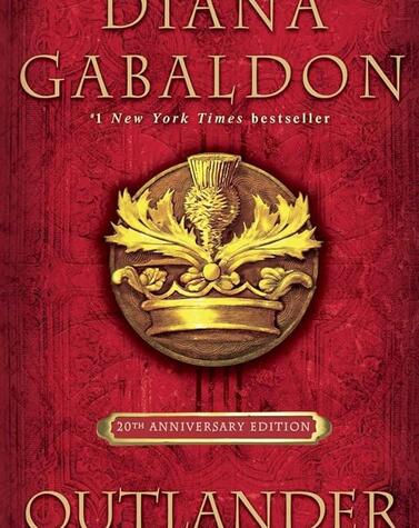 Outlander is the first of the 9 novels of the saga written by Diana Gabaldón. Diana Gabaldón