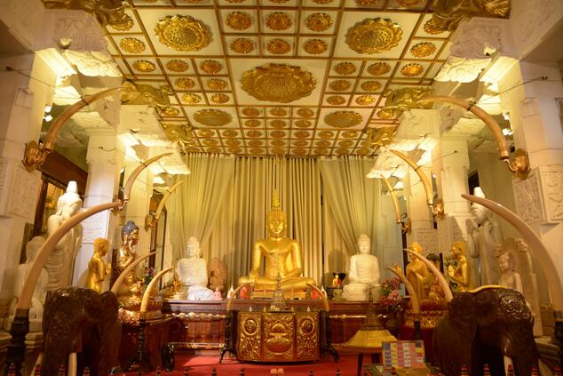 travel luxury island sri lanka spirituality history buddha tooth temple Kandy.