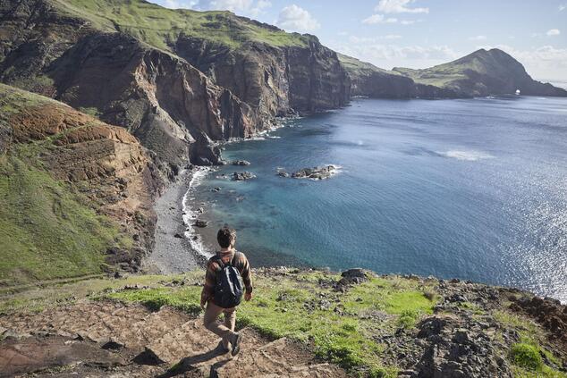 Madeira is a paradise for hiking enthusiasts, with routes for all levels that allow you to discover breathtaking views of its coastline. Photo: Belmond. luxury madeira trekking trip