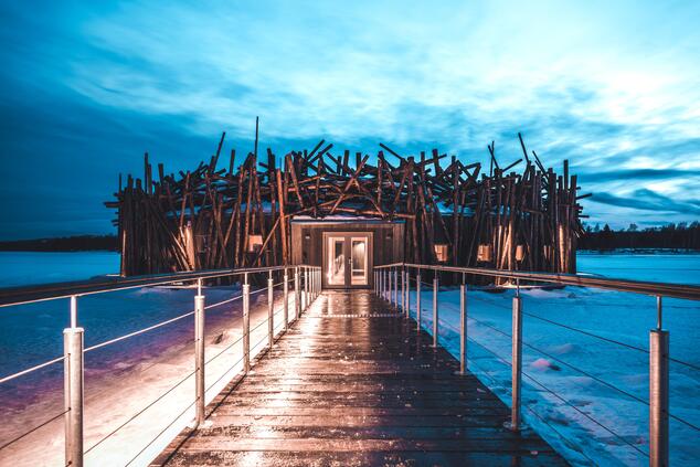 luxury travel sweden arctic bath.