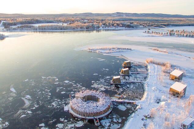 luxury travel sweden arctic bath.