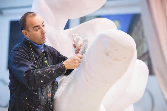 Lorenzo Quinn sculpture
