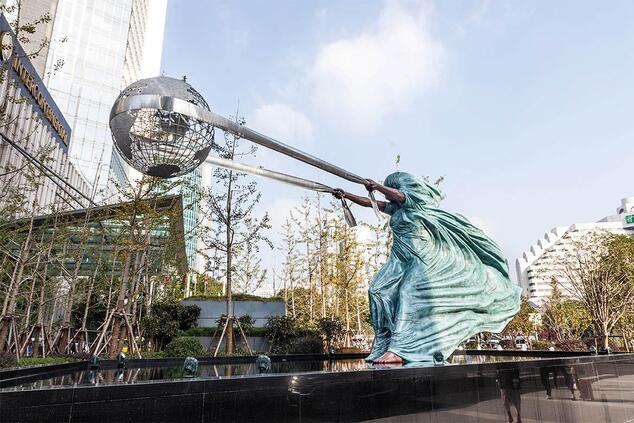 Lorenzo Quinn sculpture