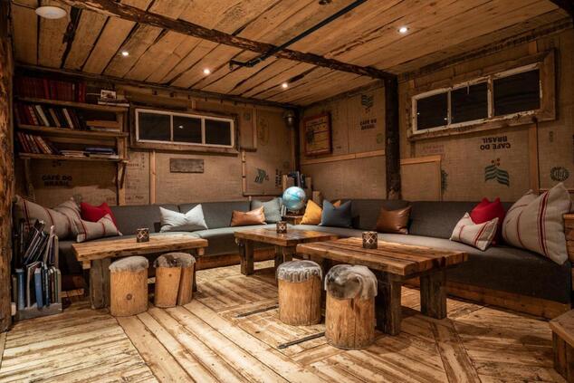 basecamp hotel svalbard.