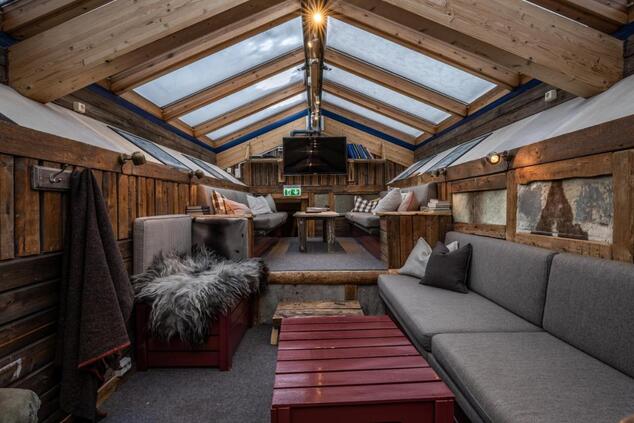basecamp hotel svalbard.
