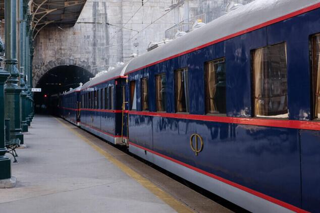 The Presidencial Train travels for three days through the Porto area on a gastronomic journey.