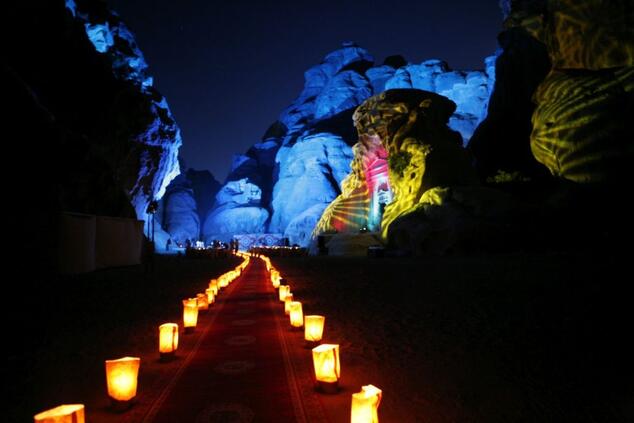 Photos: Elefant Travel. private dinner temple Petra Jordan