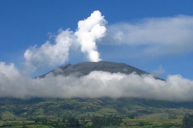 Galeras volcano is the most active volcano in Colombia. Photo: José Camilo Martínez. galeras volcano colombia