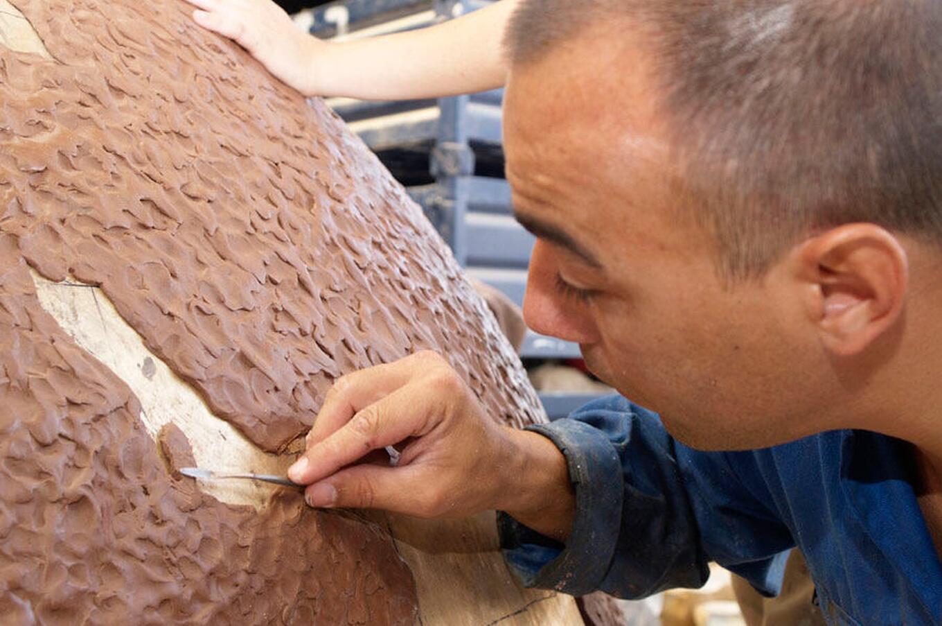 For Lorenzo, the tangible and tactile is fundamental and that is what led him to focus his creative career on sculpture. Lorenzo Quinn sculpture