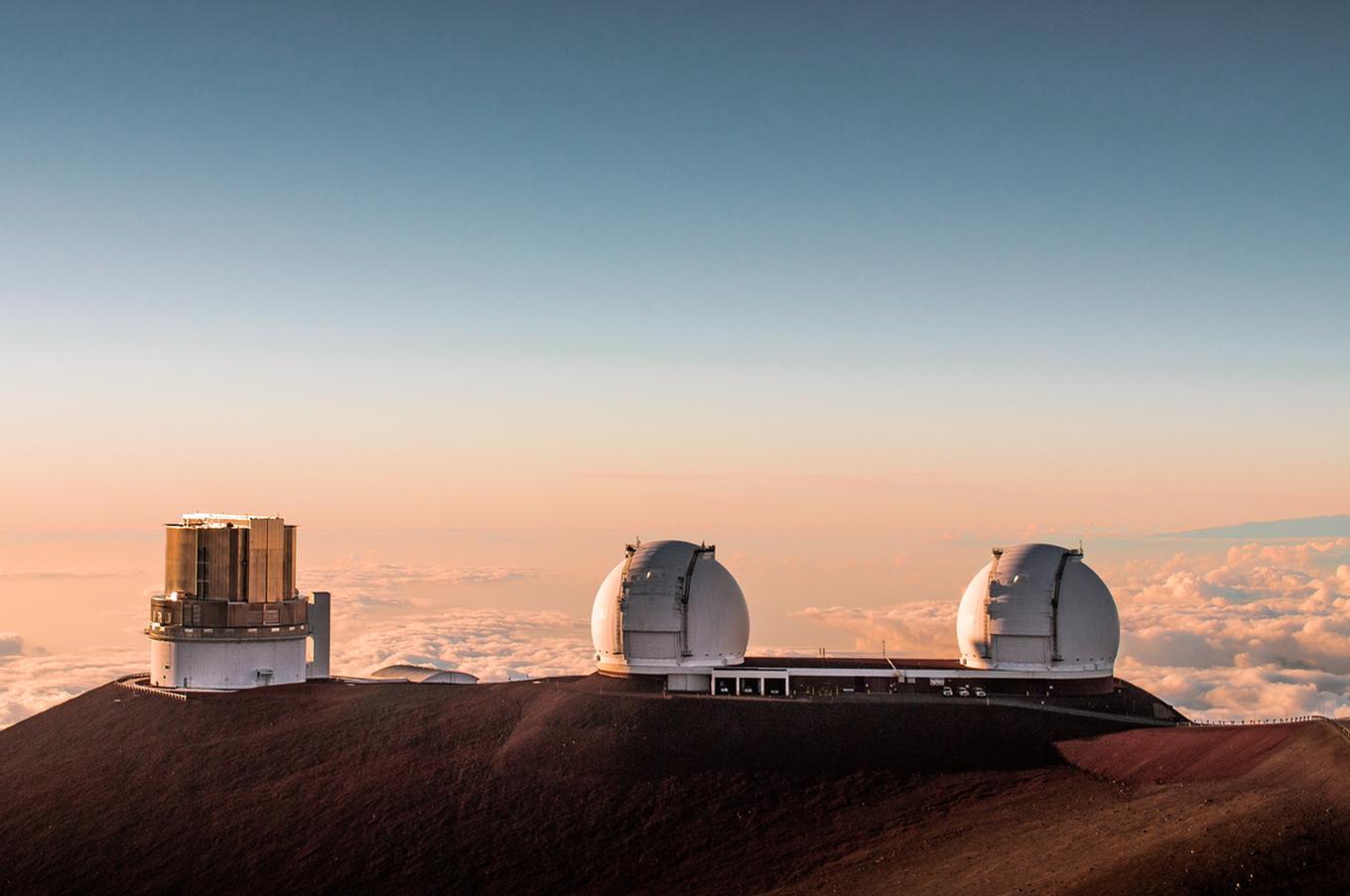The world's largest astronomical observatory on the island of Mauna Kea. Photo: Paxton Tomko. hawaii astronomical observatory