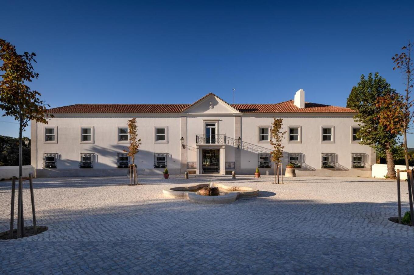 This family hotel was in the 17th century a building of the Jesuits of Setúbal. hotel casa palmela sierra arrabida hotel lisbon
