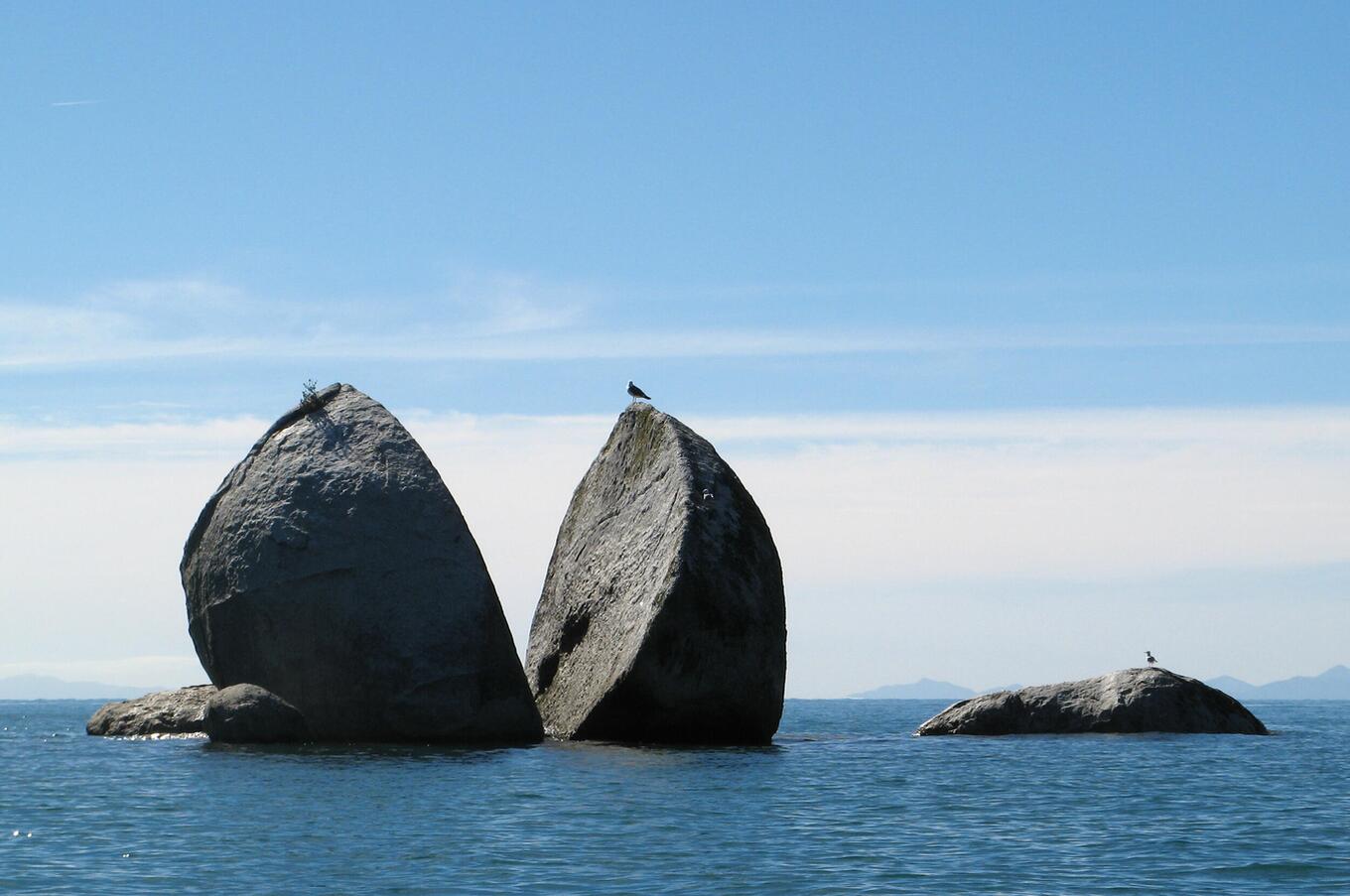 split apple rock new zealand