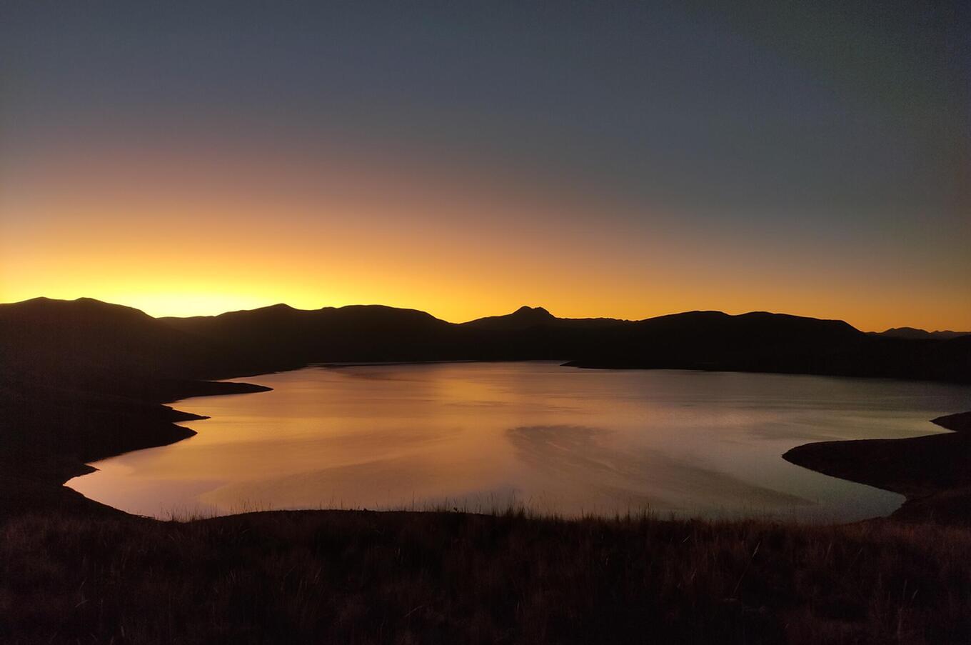 Sunrise on Lake Saracocha, in the Puno region. Photo: David Gavilán. lake saracocha peru