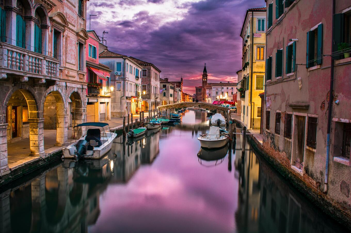 The light of twilight on the decadent beauty of Venice. Photo: Federico Beccari. venice
