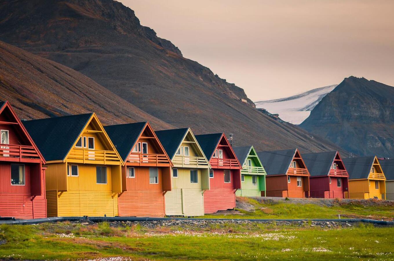 Longyearbyen is inhabited by 2,000 people from some 50 countries and is the northernmost city in the world. Longyearbyen trip to Svalbard