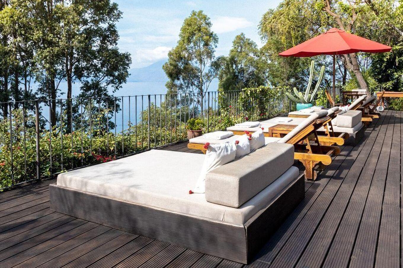 Lodging with the best views at Casa Palopó.