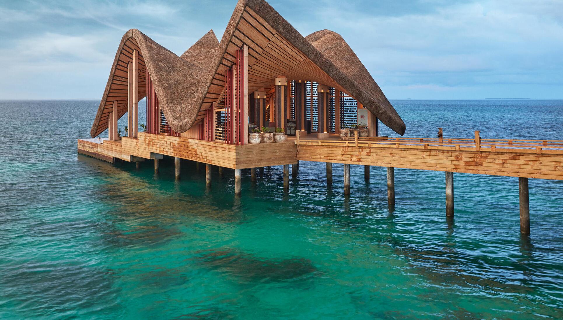 Sustainable luxury resort sustainable nature island beach Joali Maldives