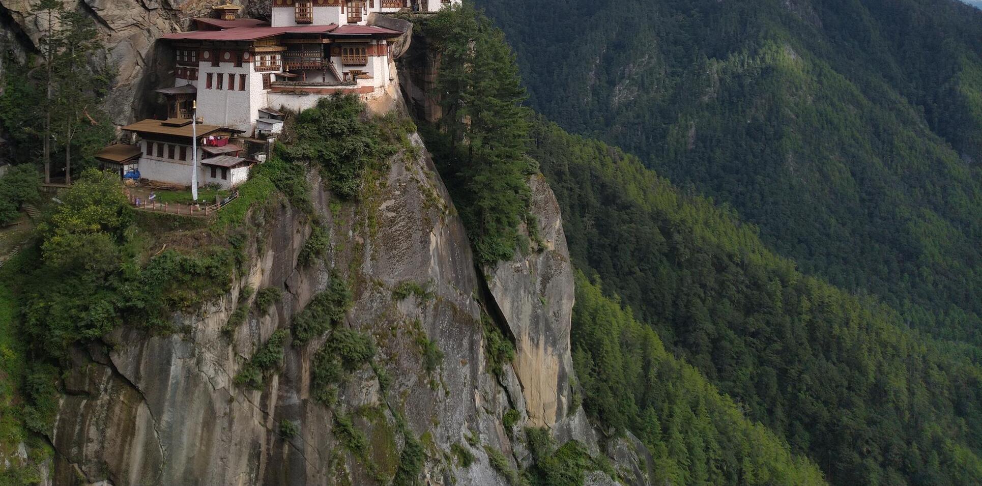 luxury travel butan taktsang trail Bhutan happiness