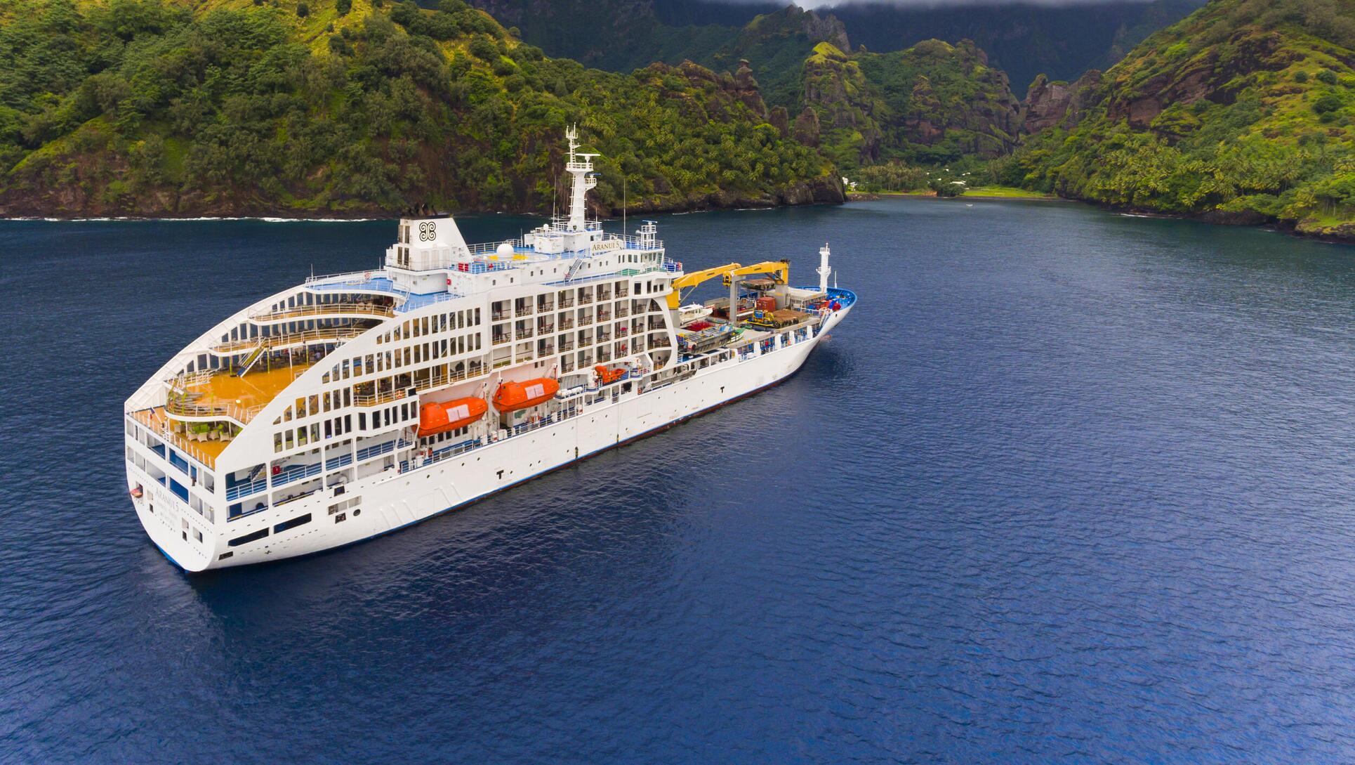 luxury cruise liner Aranui Polynesia