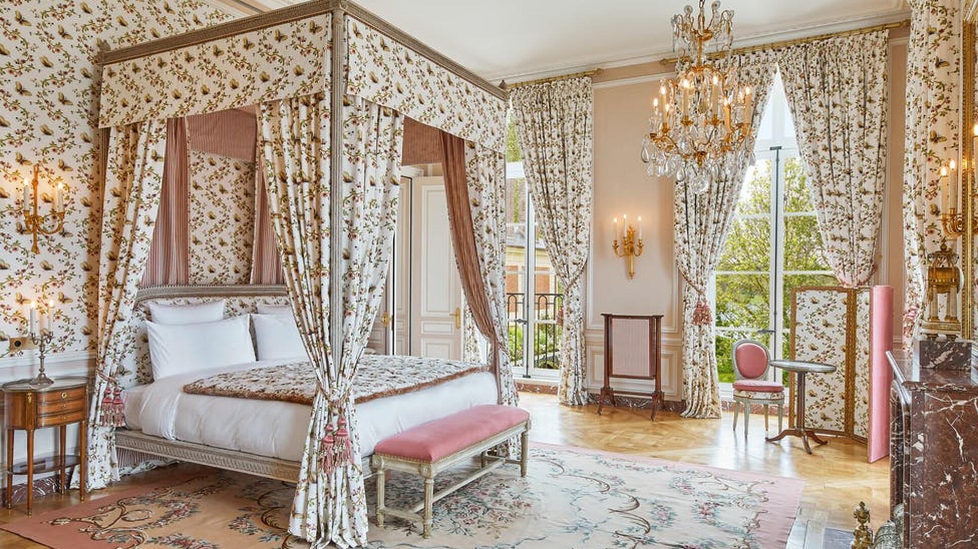 le grand controle versailles luxury hotel