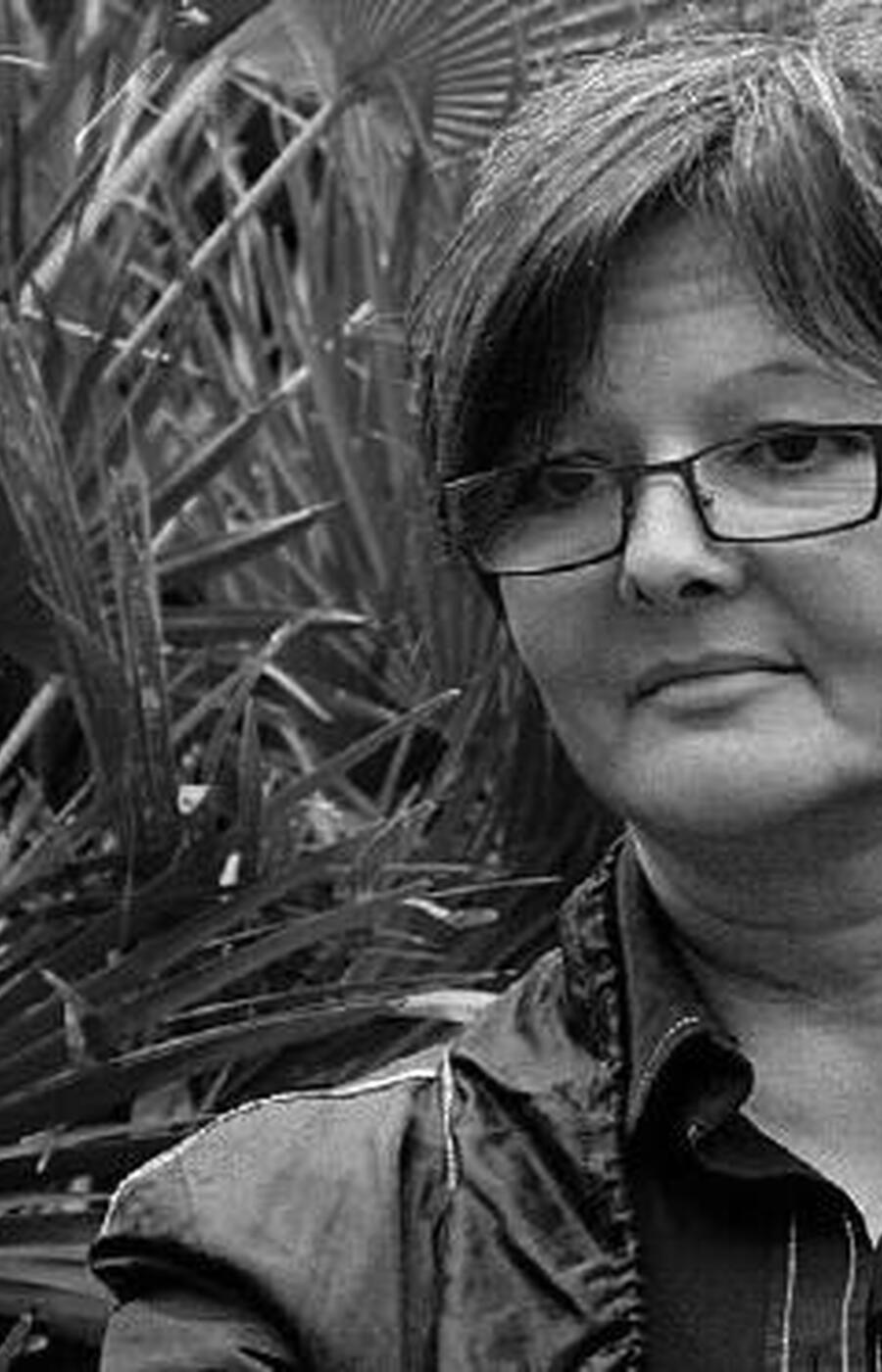 Magdalena Bermejo studies valley gorillas in the Congo jungles. Magdalena Bermejo chimpanzees, Africa