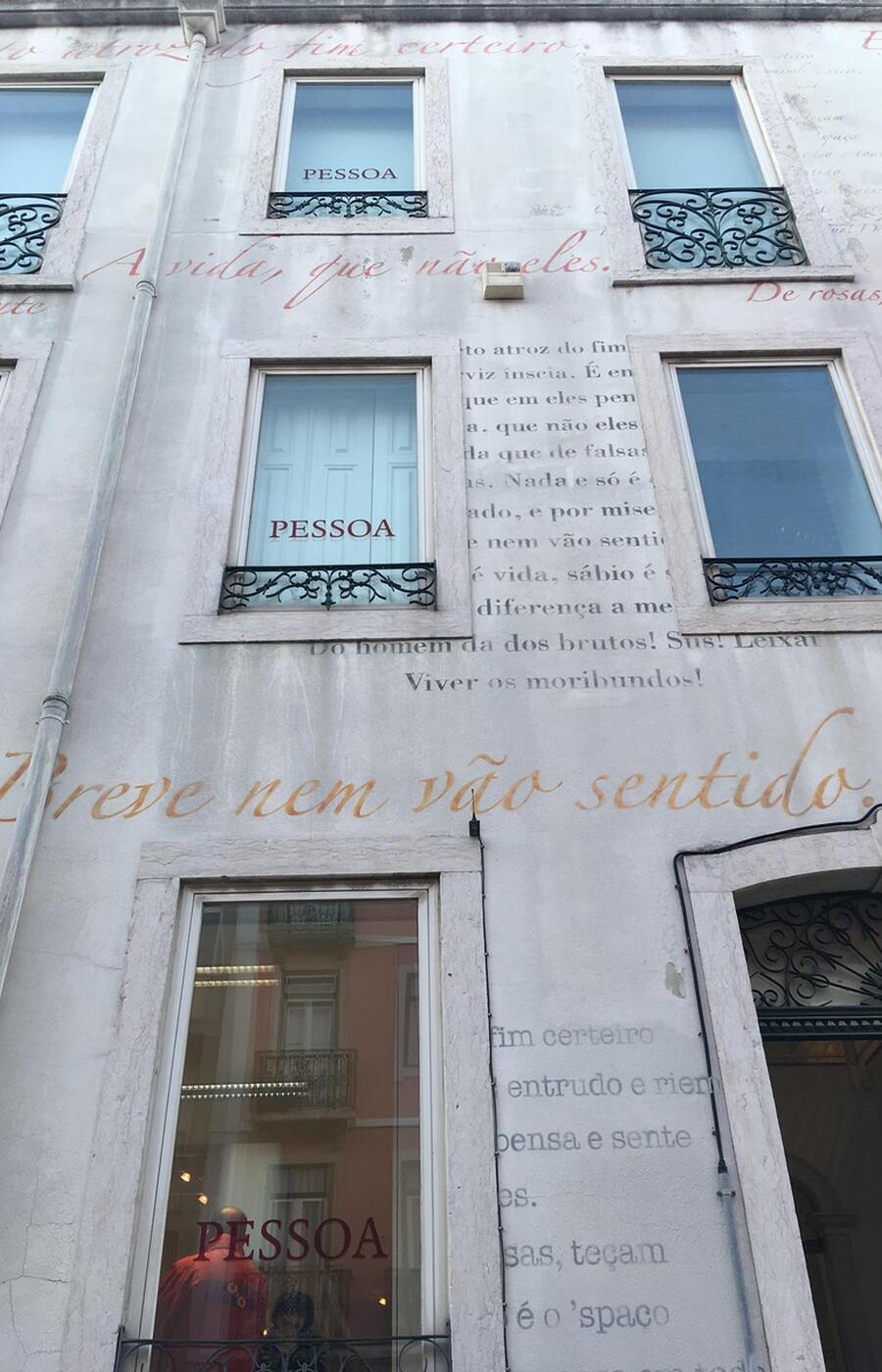 This is the house where Fernando Pessoa lived during the last years of his life, now a museum. fernando pessoa house museum lisbon
