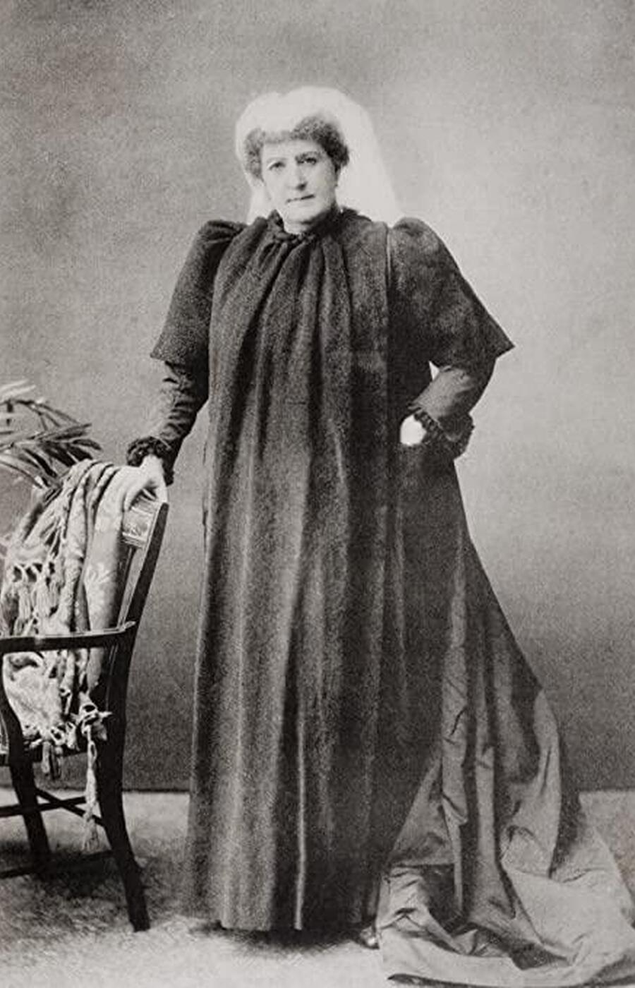 Burton had to marry Isabel Arundell in secret, as she came from a noble family. isabel arundell