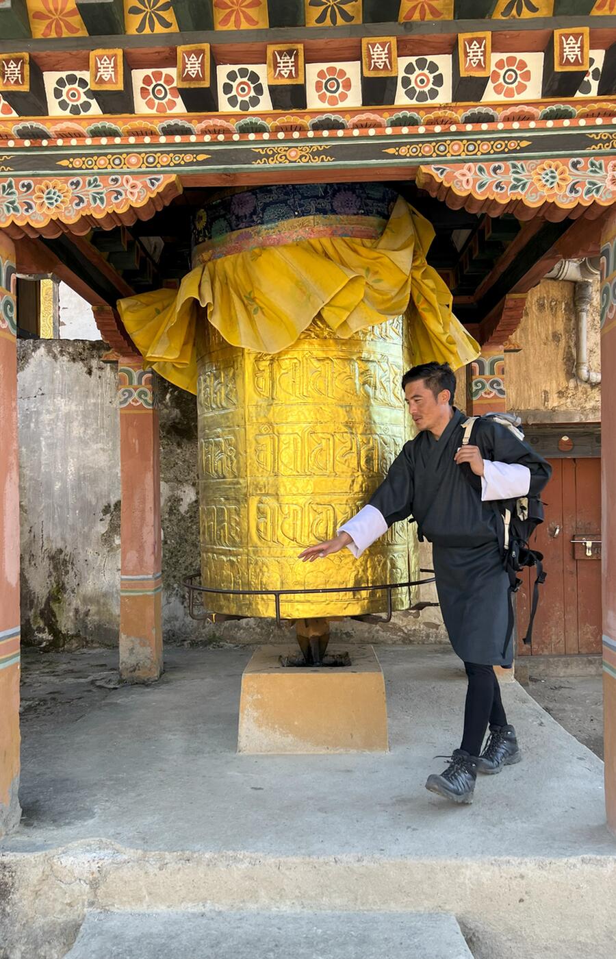 Along the way there are several prayer wheels for pilgrims. Between the abyss and the mountain, the Tiger's Nest inspires reverence: silence, wind and spirituality in perfect harmony. Tiger's Nest.